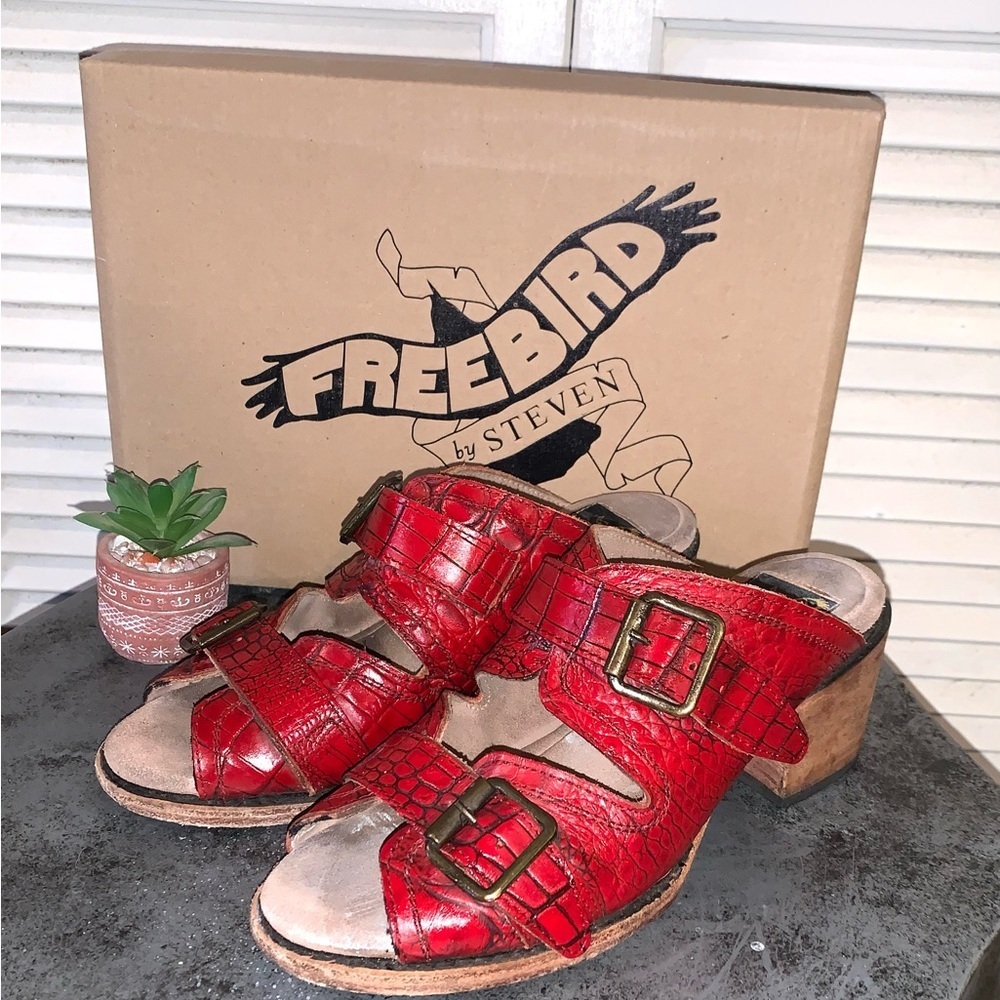 Freebird by Steven Cherry Red Crocodile Caprice Sandals Women’s size 8
